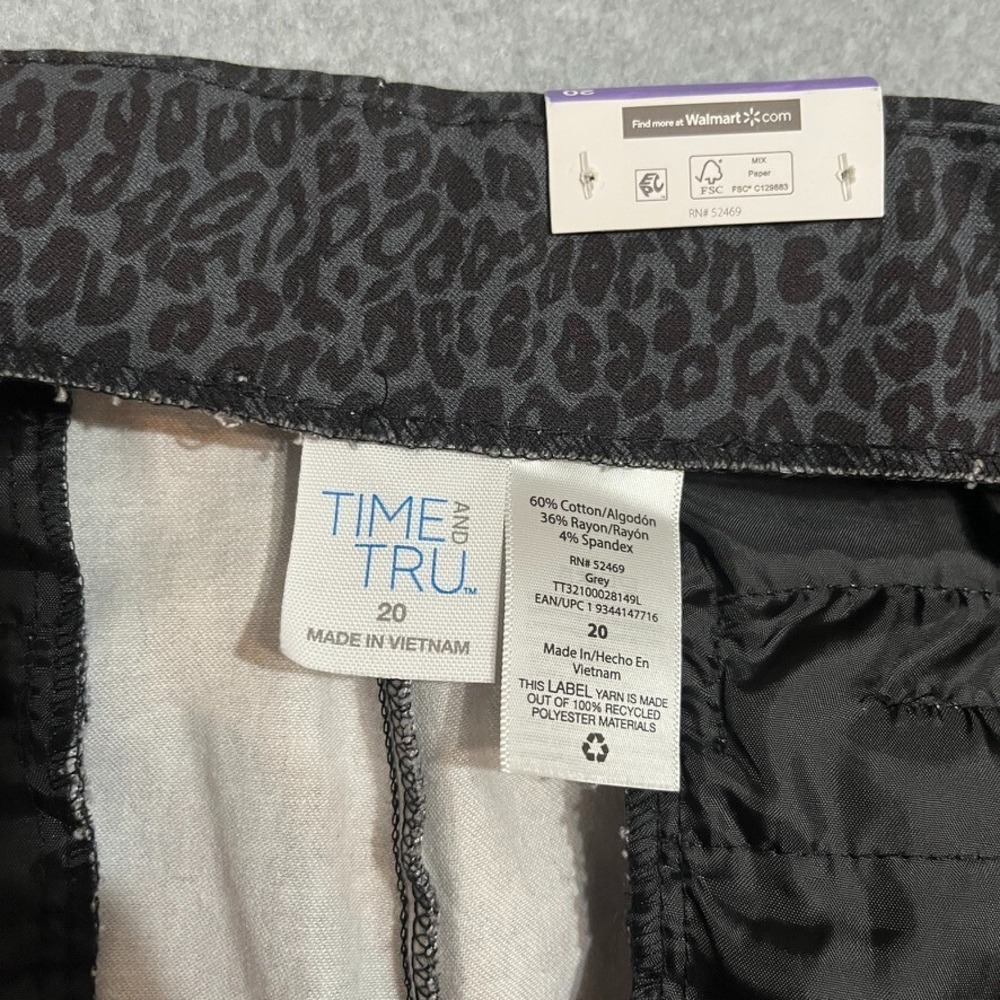 Time and Tru Pants Womens 20 Gray Skinny Stretch Cropped Animal Print Modern New - Picture 8 of 9